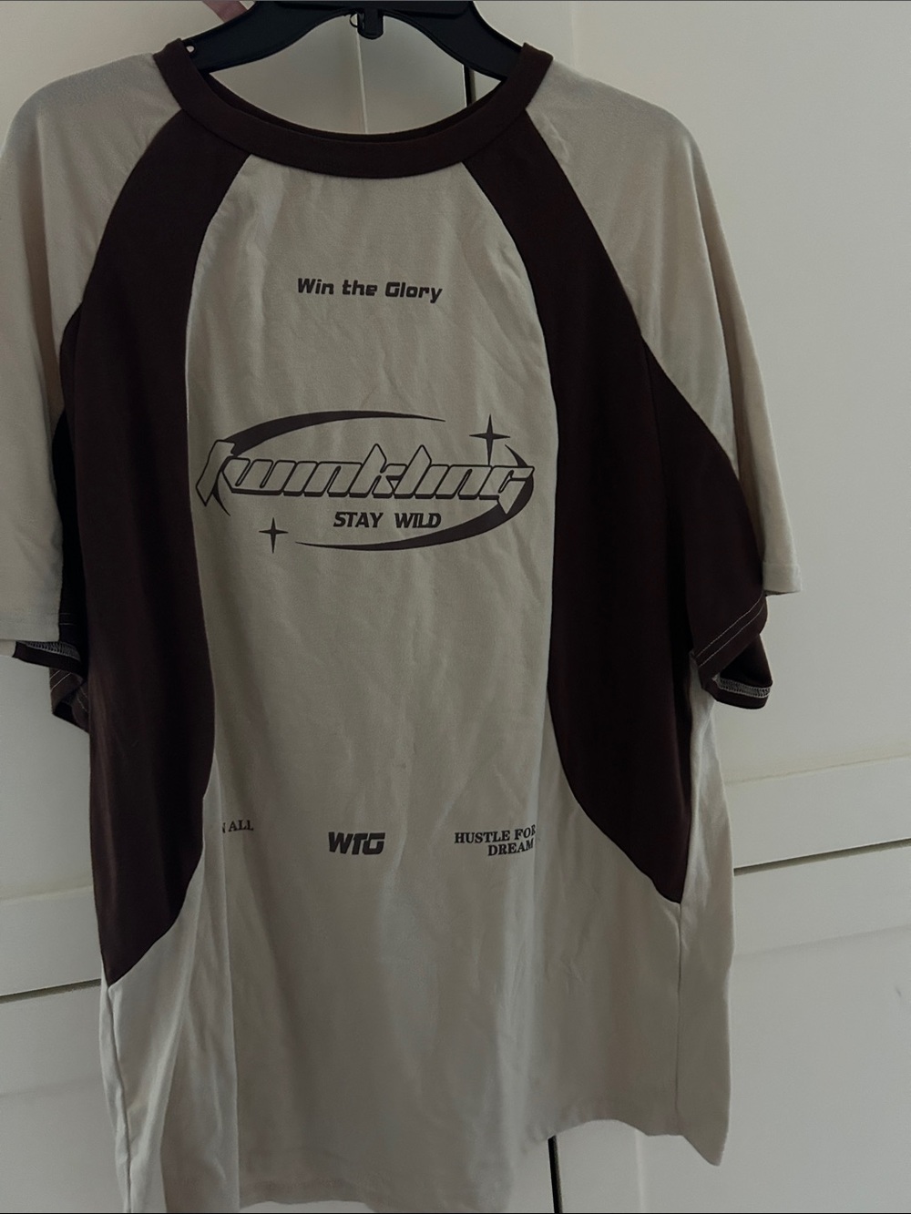 Unknown Brand Men’s Two-Tone Brown and Beige Graphic Raglan Tee